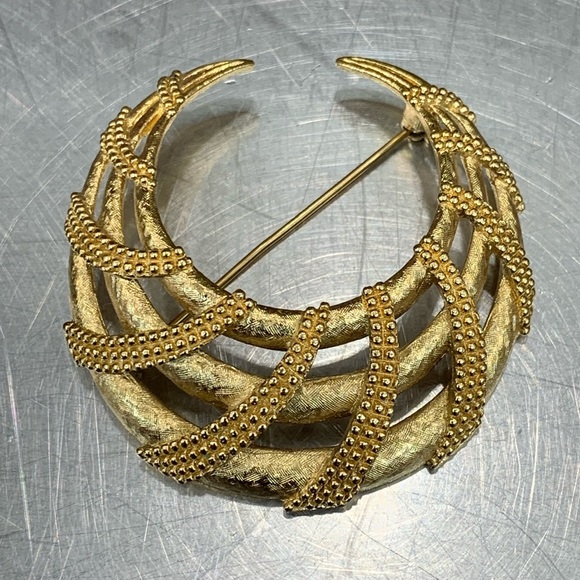 Monet Vintage Crescent Brooch Brushed Gold Tone Domed Open Work Textured Signed - Picture 4 of 5